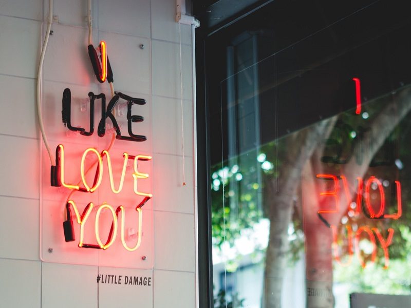 neon sign that says I like love you