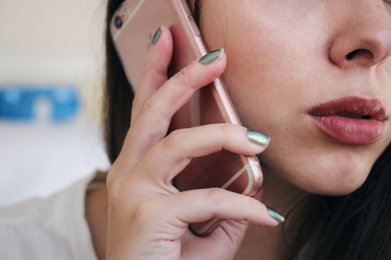 woman on the phone to man she's dating