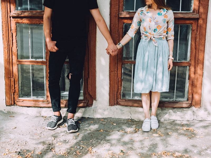 Couple holding hands discussing what women want in a relationship