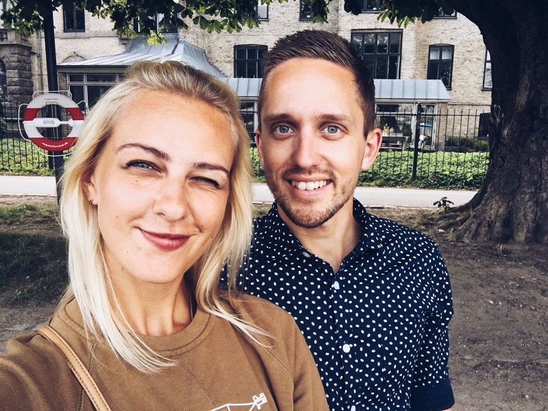 lady and man outside taking a selfie with her looking for signs he's pretending not to like you