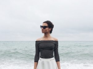 woman standing on beach deciding to set boundaries with a narcissist