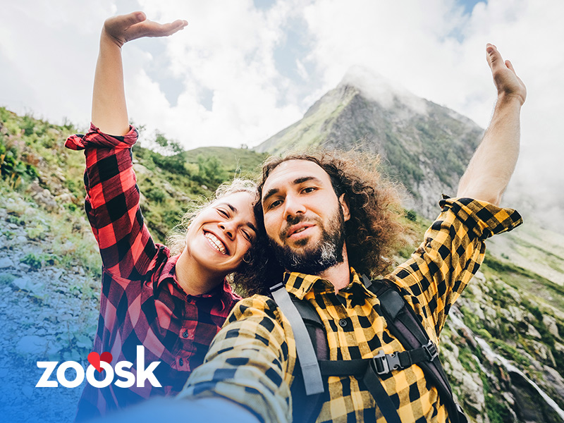 happy couple hiking who met using the Zoosk dating websites