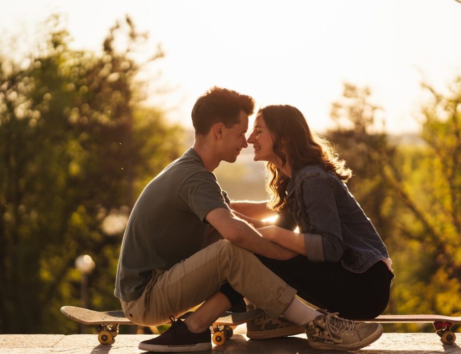 How To Build A Relationship The Right Way: 6 Essential Tips