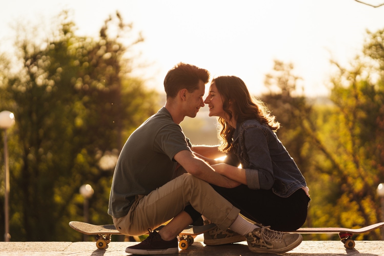 How To Build A Relationship The Right Way: 6 Essential Tips