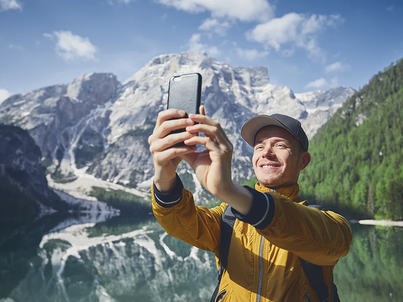 New Study: 7 in 10 Men Want Professional Photos for Their Dating Profiles