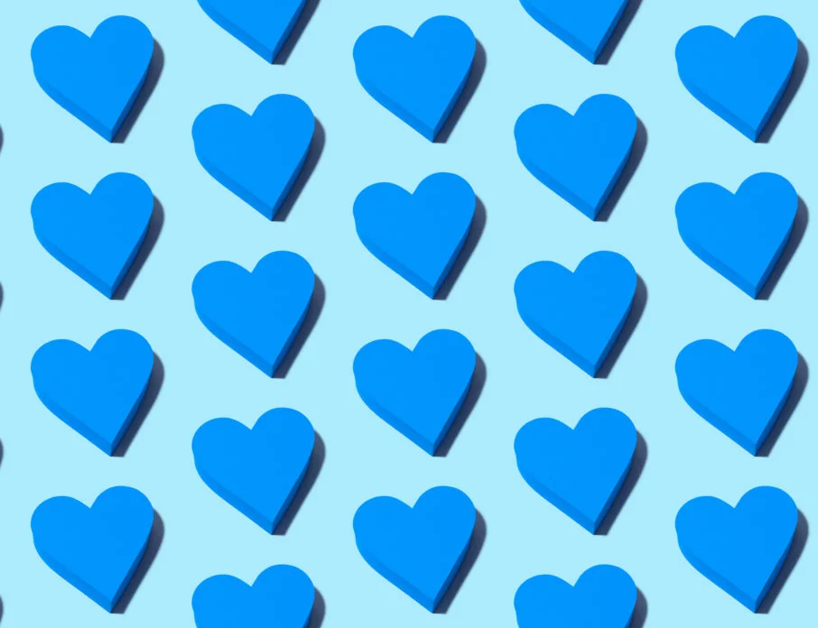 Illustration of multiple blue love hearts on blue backgrounds to represent love bombing signs and how to tackle them.
