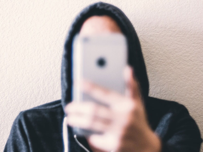 A guy taking a selfie so he can get noticed while dating online.