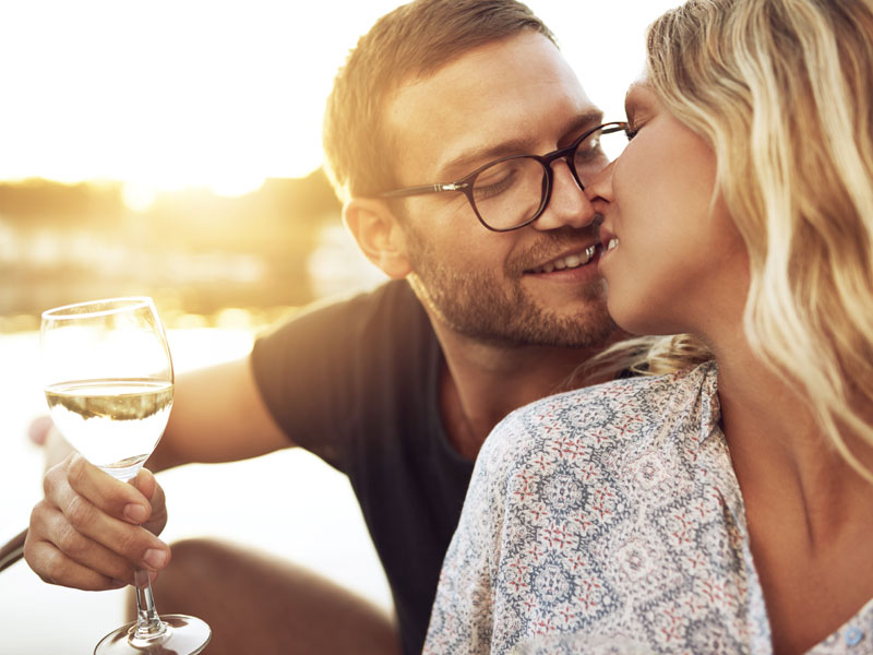 Want to know when to make a move? Our expert answers men's dating questions.