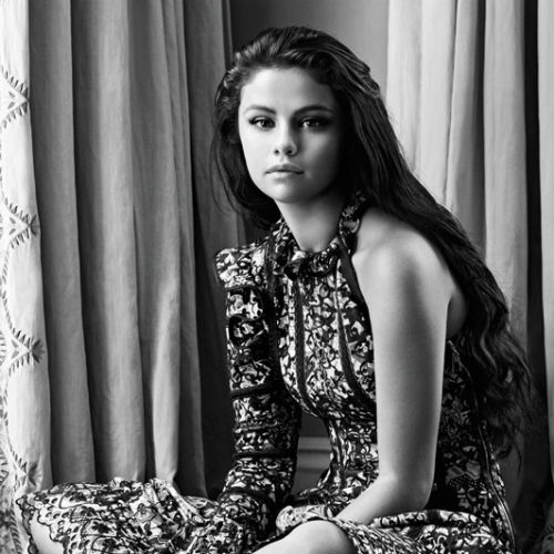 selena gomez e online