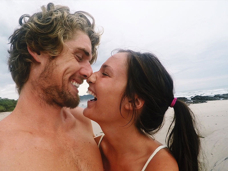 A laughing couple who knows the characteristics of a good relationship.