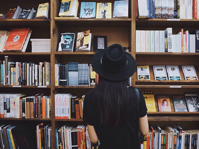 A girl who likes literary love stories looking for a book.
