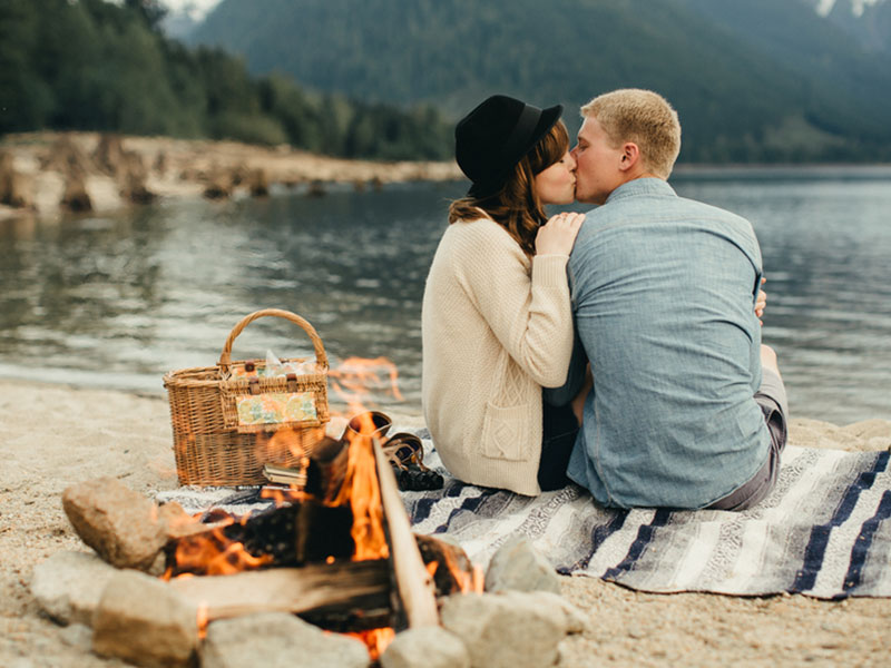 A couple who took one of our fall date ideas and is having a picnic.