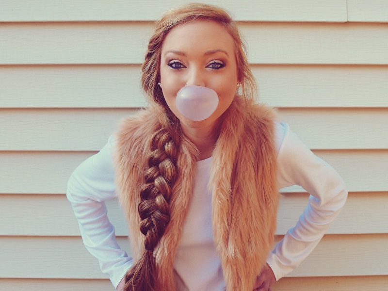 pretty girl blowing a bubble with gum frustrated y the flirting signs guys miss