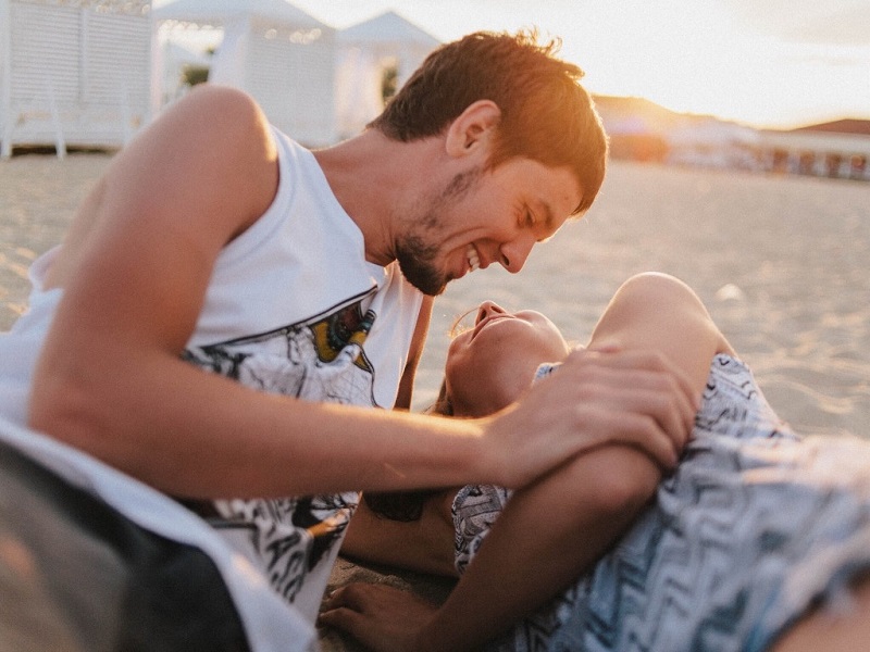 couple-on-beach-enjoying-thiking-what-is-an-open-relationship