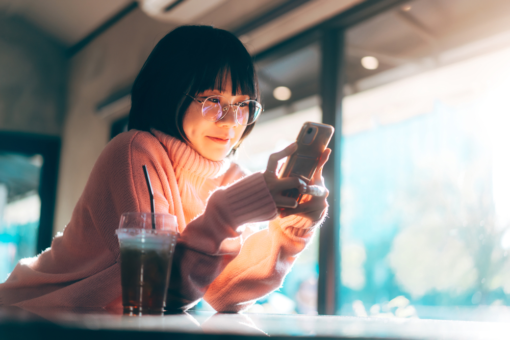 girl on her phone